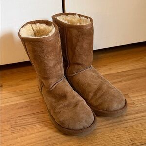 UGG Chestnut Classic Short Suede Shearling Boots